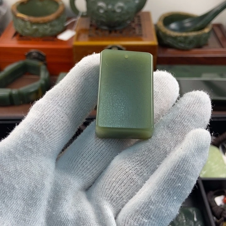 透闪石质玉未镶嵌吊坠(不含链)a****e