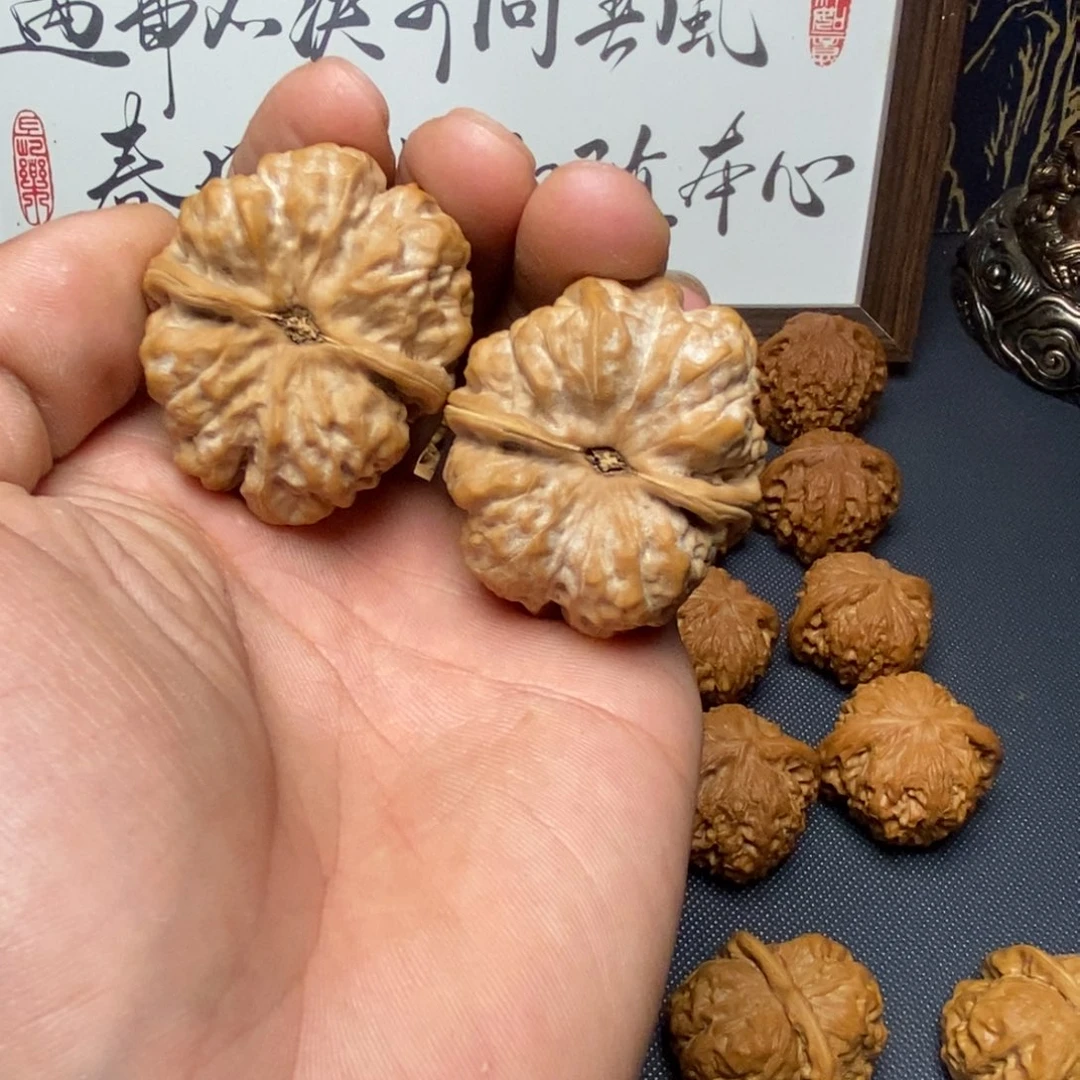 把件文玩核桃蛤蟆头尖部有修