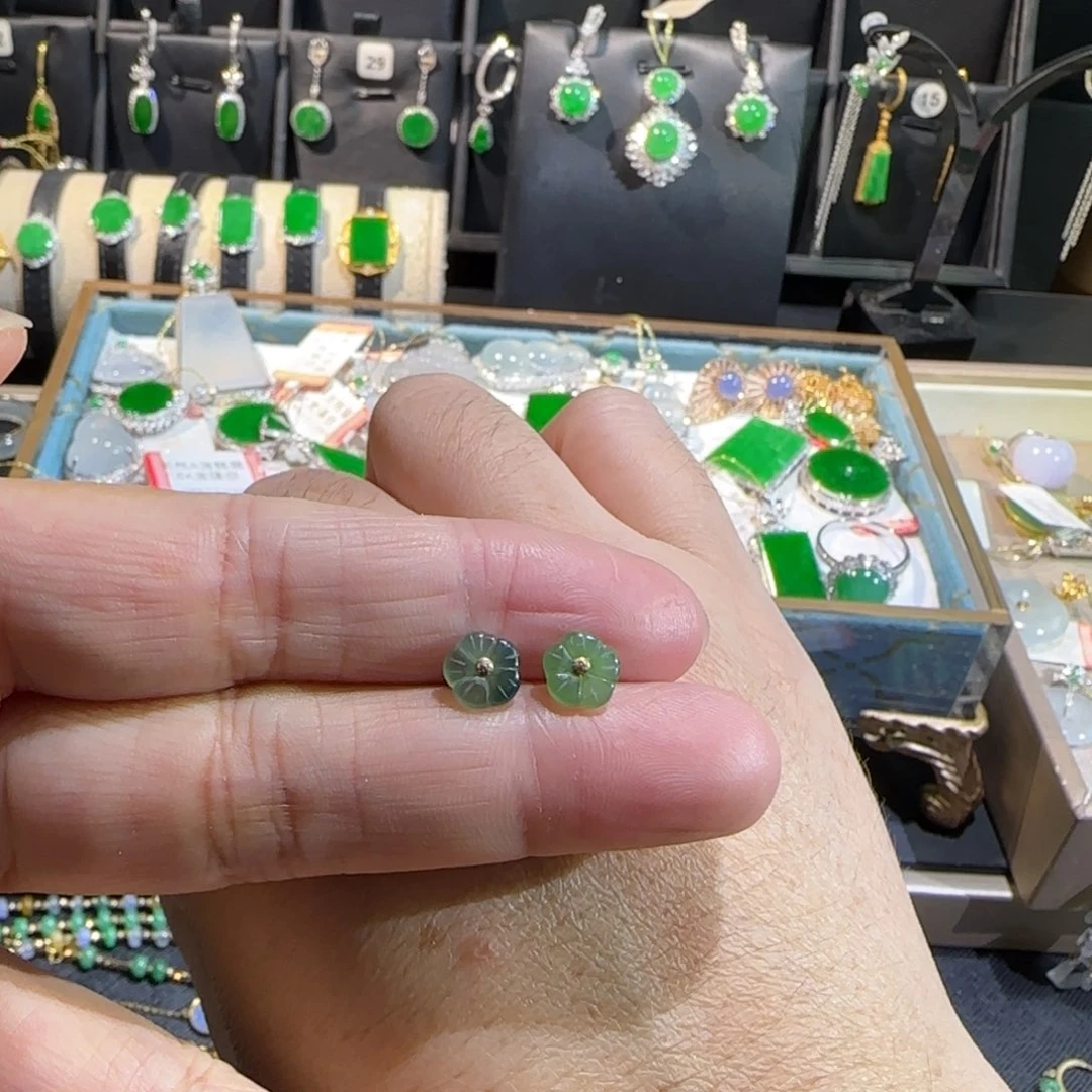 翡翠18K金镶嵌颈饰耳钉