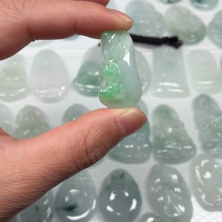 翡翠未镶嵌颈饰钱袋