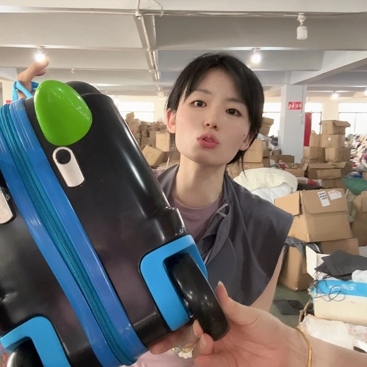 黄牛皮（革）多色牵牛拉车款行李箱瑕疵
