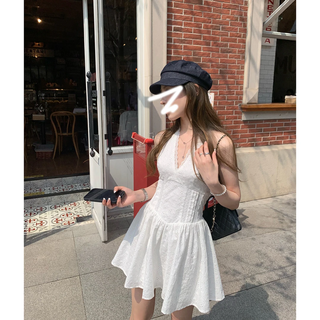 刺绣蕾丝挂脖连衣裙女夏季新款纯色显瘦A字吊带背心短裙连衣裙女