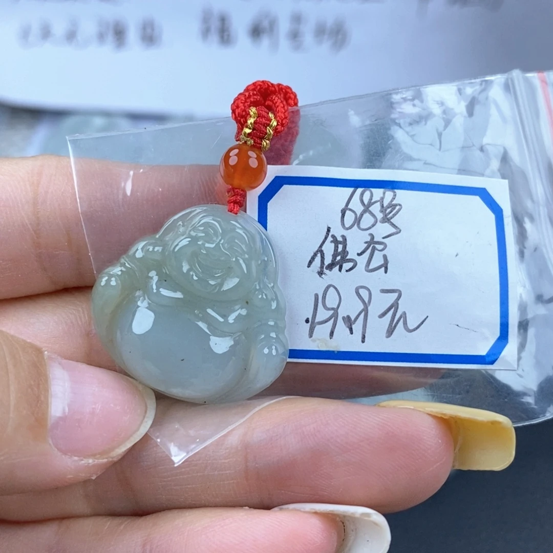 翡翠未镶嵌颈饰佛公