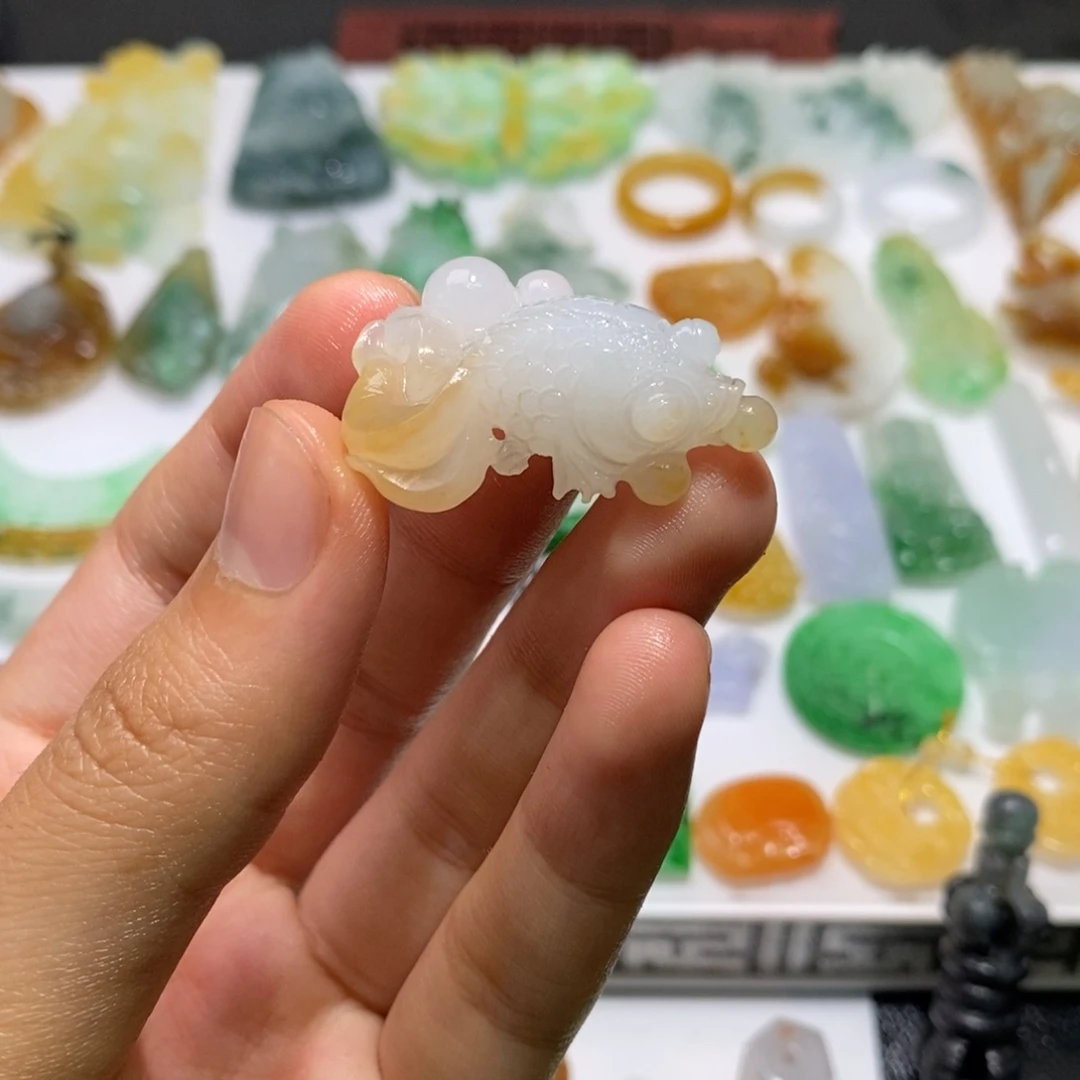 翡翠未镶嵌颈饰吊坠