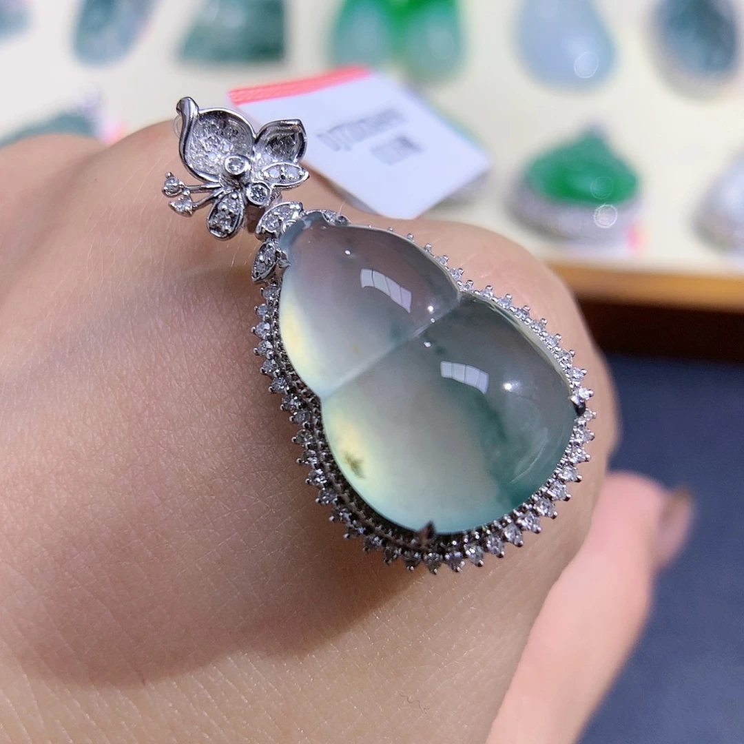 翡翠颈饰18K金镶嵌葫芦