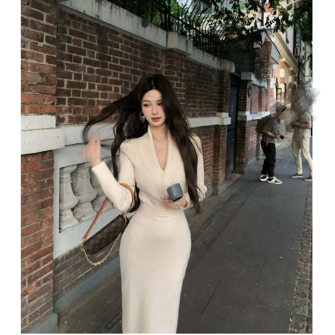 纯欲性感修身收腰显瘦包臀裙子欧尼v领连衣裙女2025秋冬新款01057