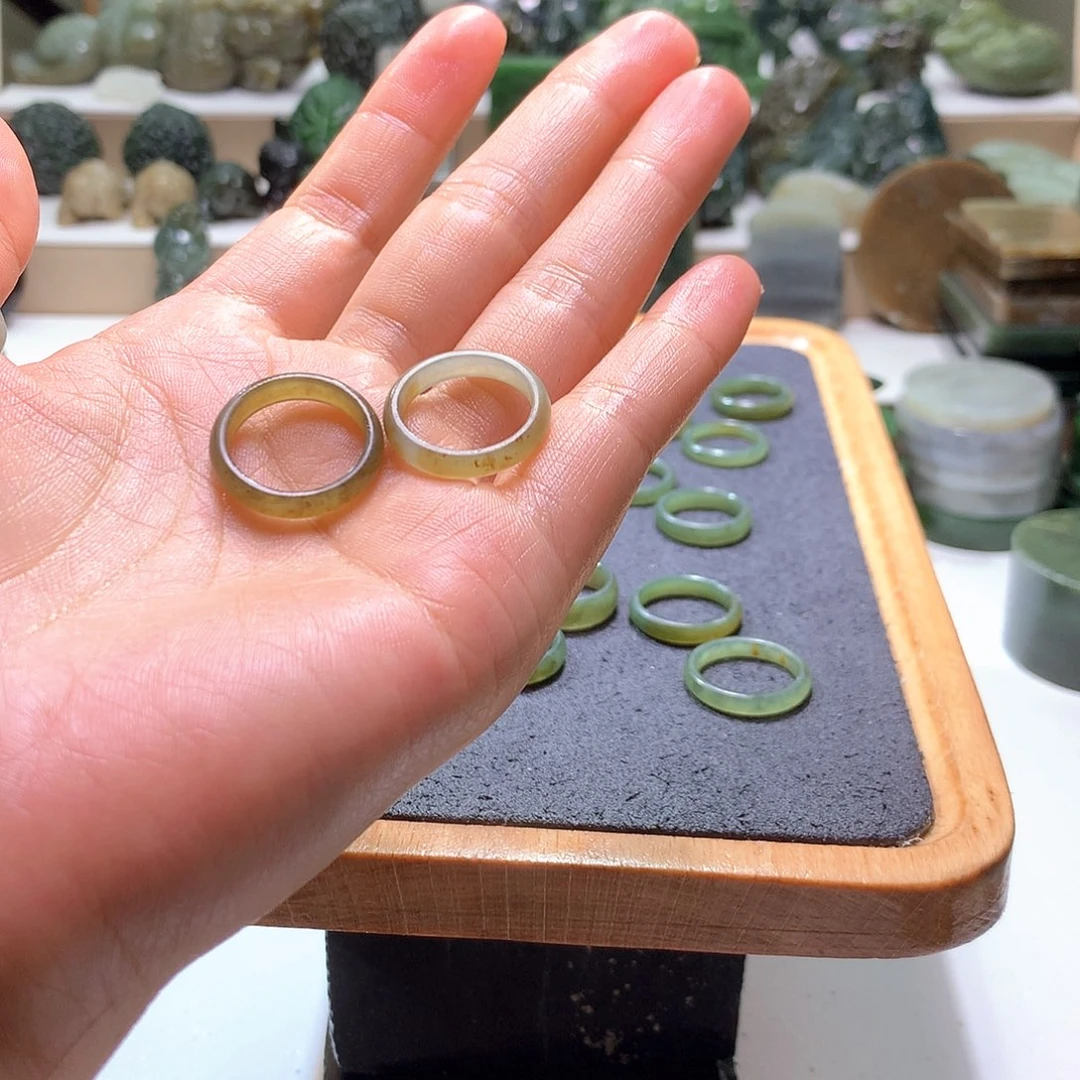 t***-和田玉未镶嵌颈饰