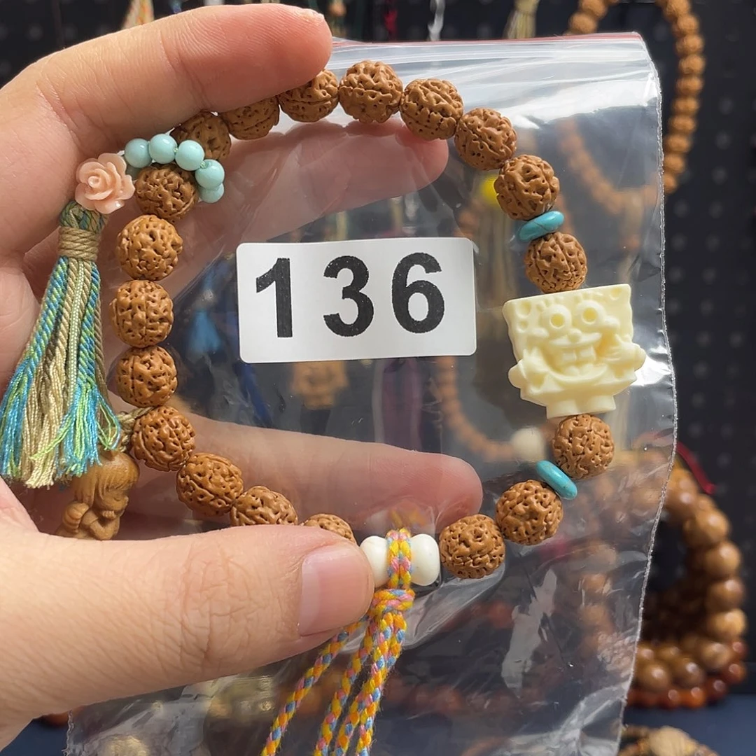 白玉菩提吊坠金刚海绵宝宝