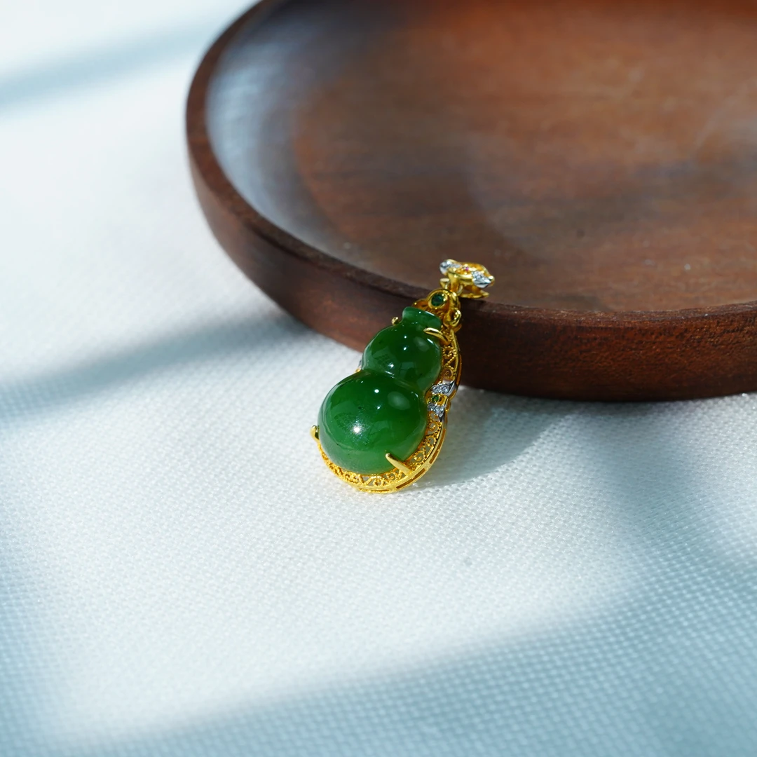 【小池专属】S925豪镶和田玉碧玉菠菜绿葫芦吊坠 21*14*6 BY3405 清