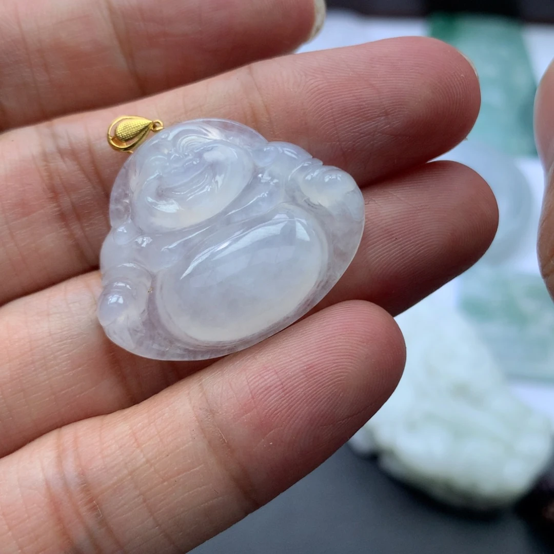 翡翠未镶嵌颈饰可****里