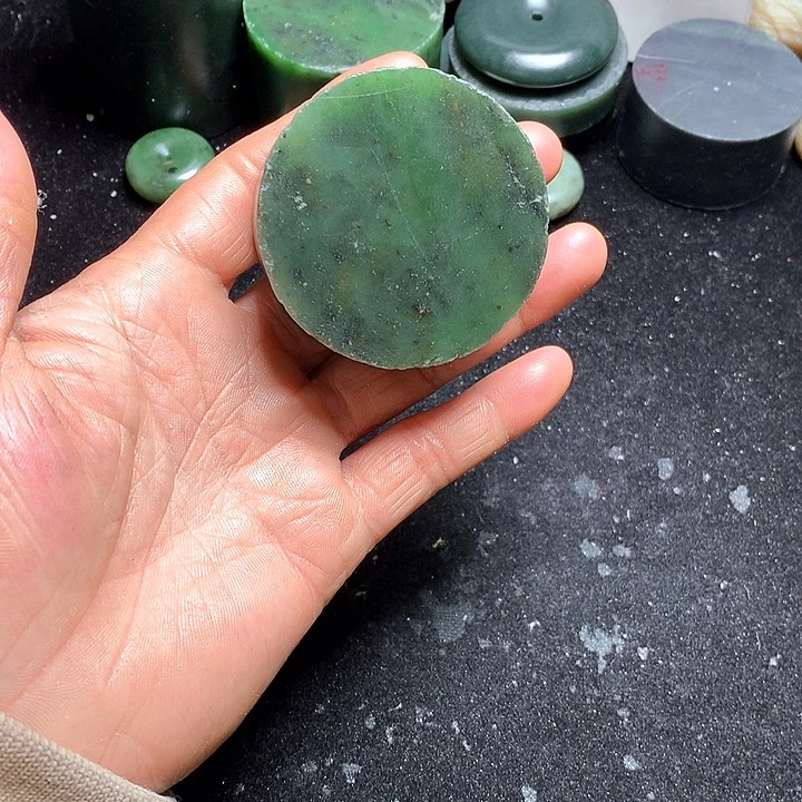 和田玉（糖玉）未镶嵌珠宝奇石