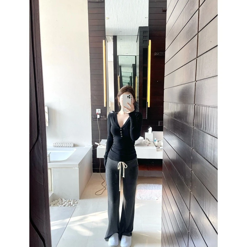 PEIPEI【美漫辣妹】新款春季气质韩版纽扣纯欲V领打底显瘦上衣