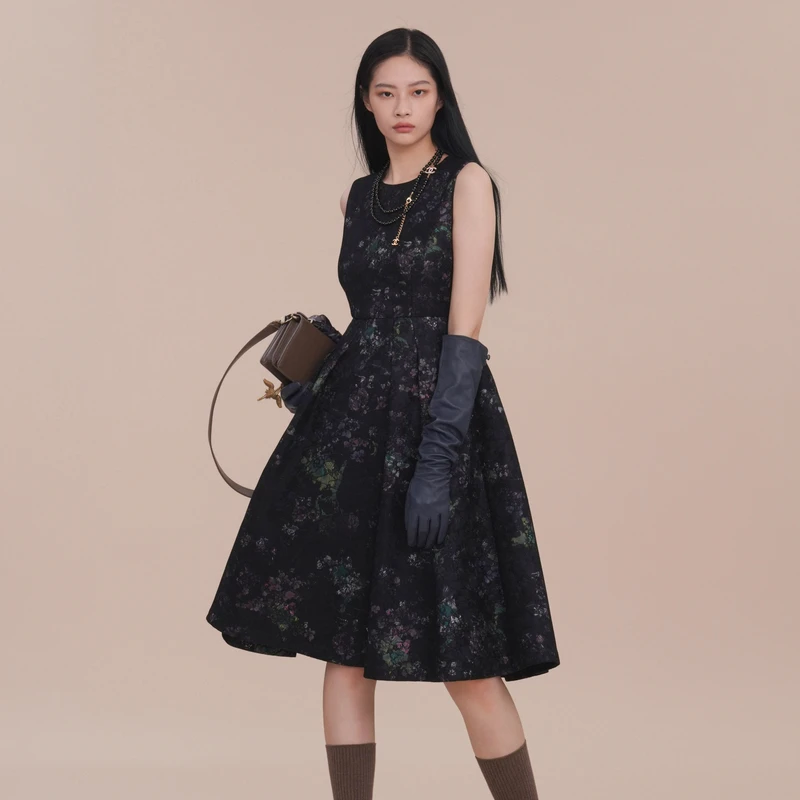 XG雪歌品牌女装2025年新款XK104001B196-XG雪歌24春款花色连衣裙