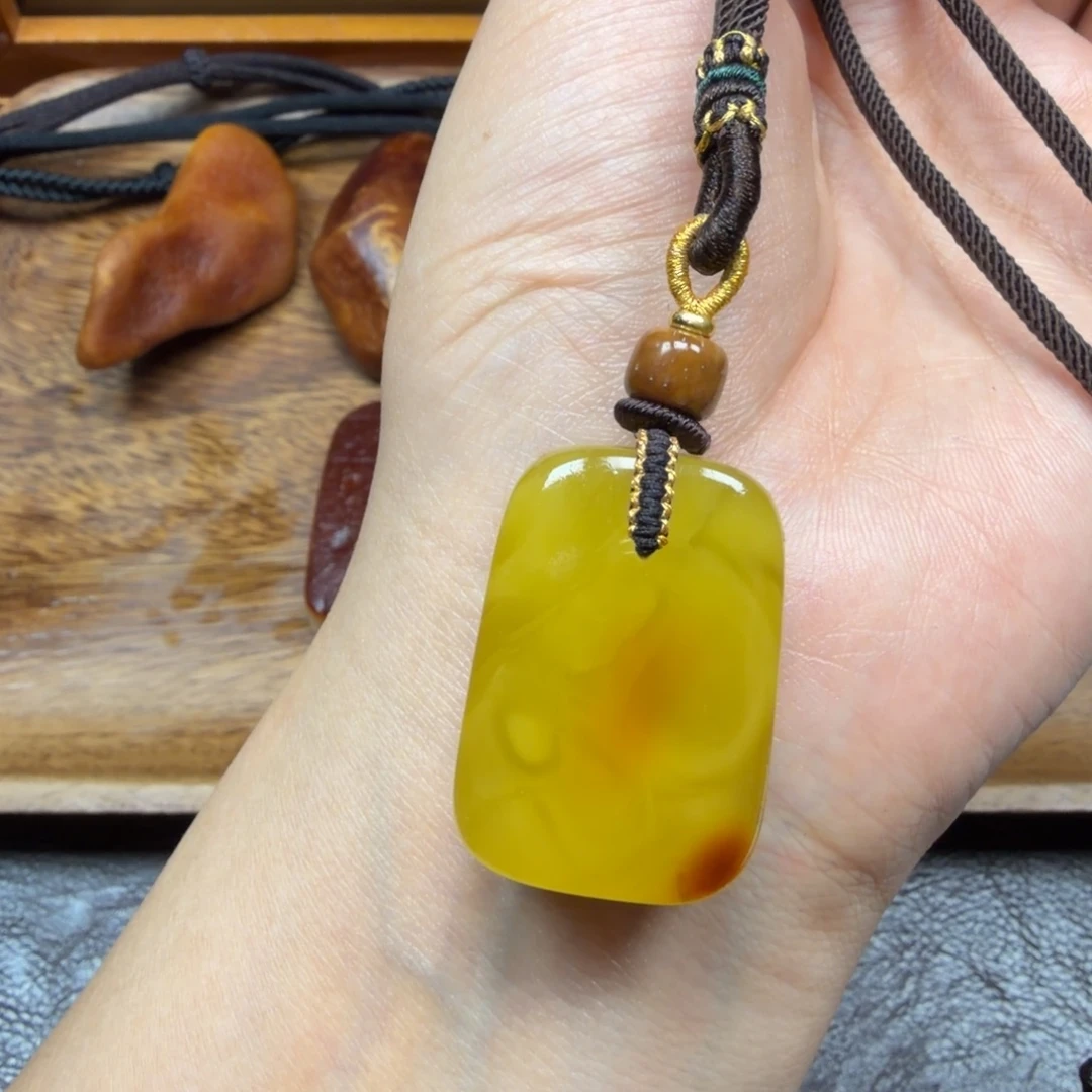 琥珀未镶嵌吊坠(赠链)