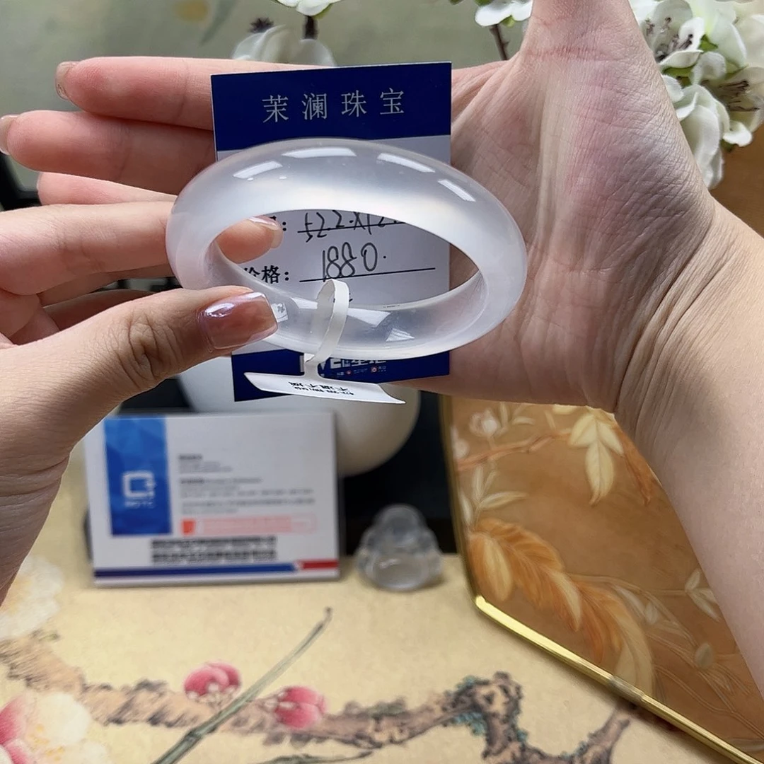 未***洁石英质玉手镯未镶嵌