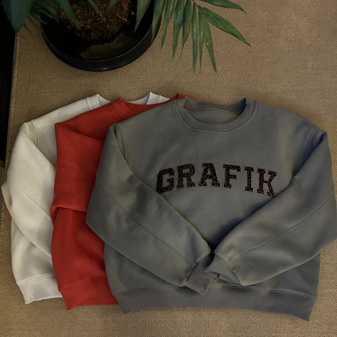 Julia姐姐】“GRAFIK”韩系百搭时尚圆领加绒卫衣