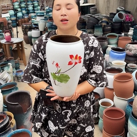 口17高32，瑕疵一个盆子。