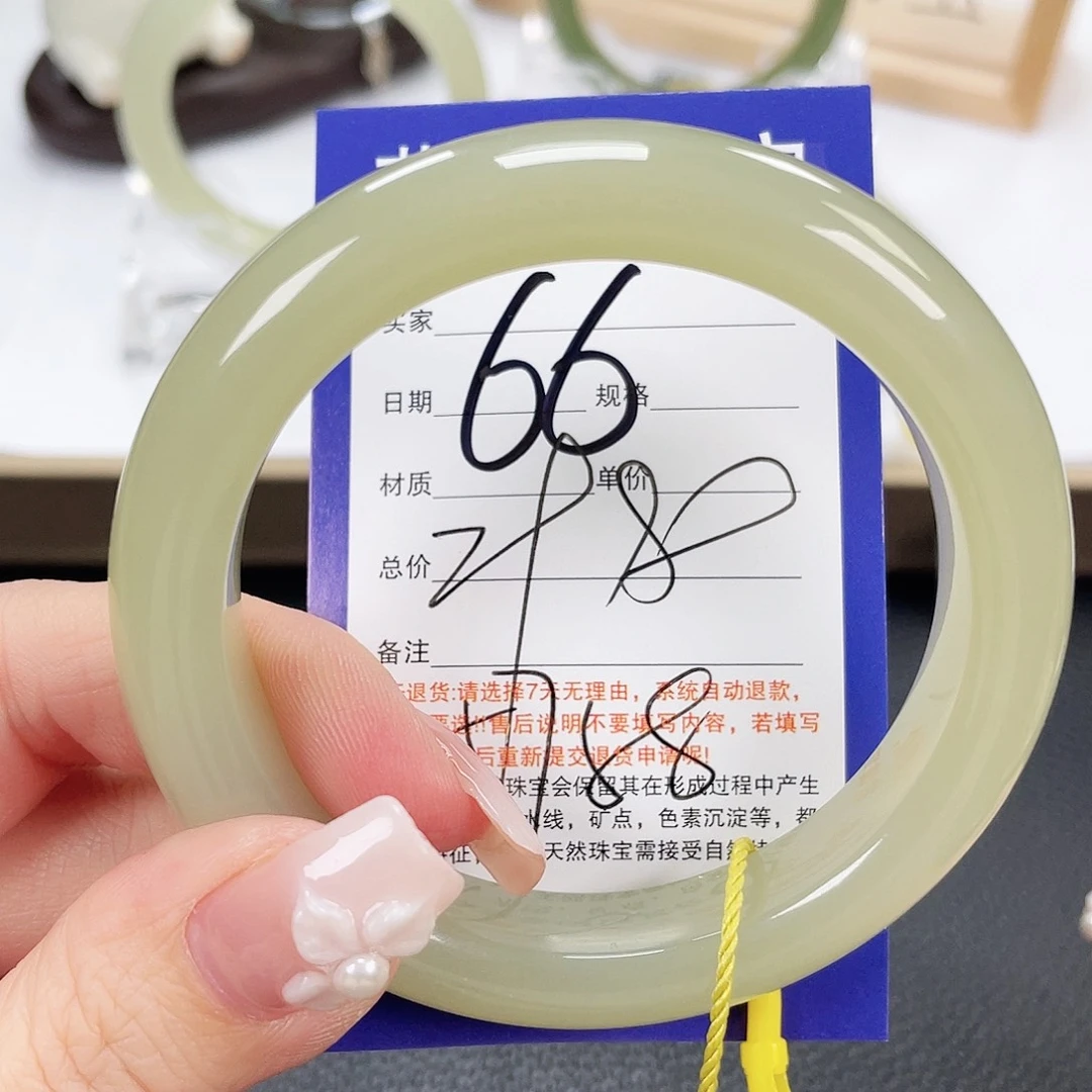 和田玉未镶嵌手镯