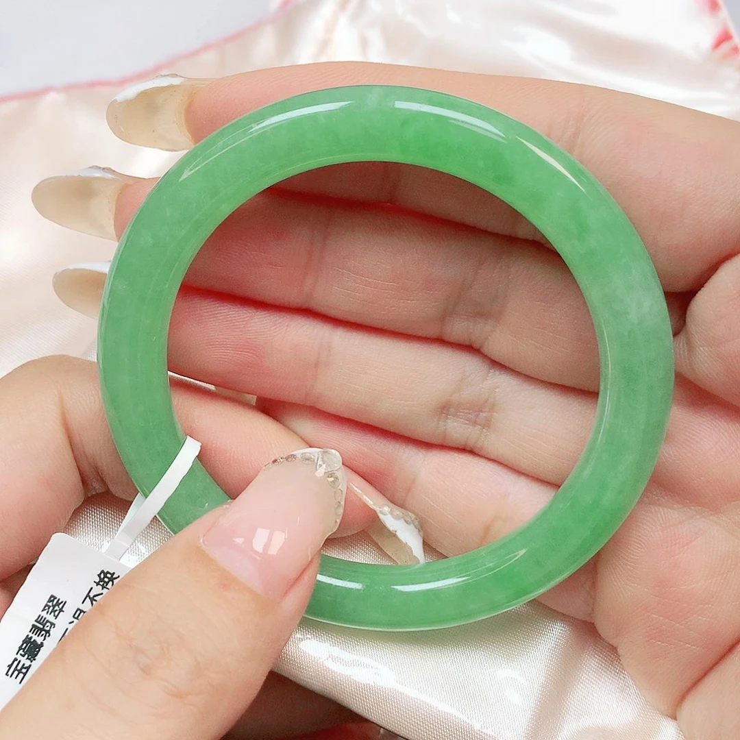 翡翠手镯未镶嵌抖音817