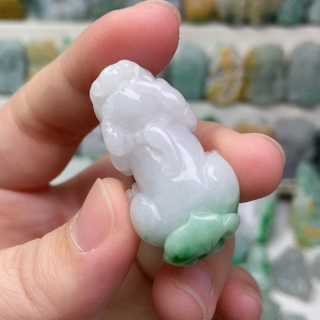 翡翠未镶嵌吊坠(赠链)