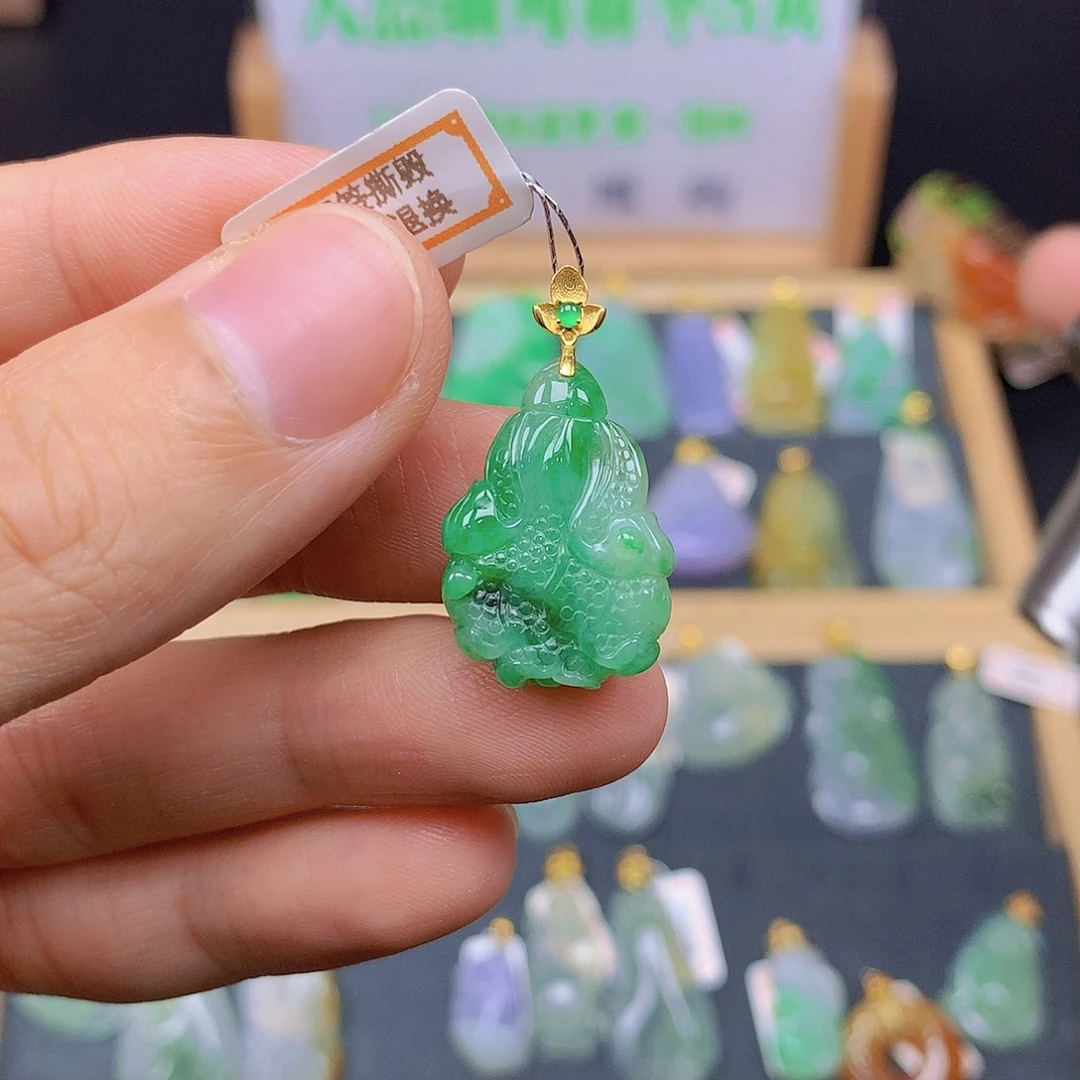 翡翠18K金镶嵌颈饰