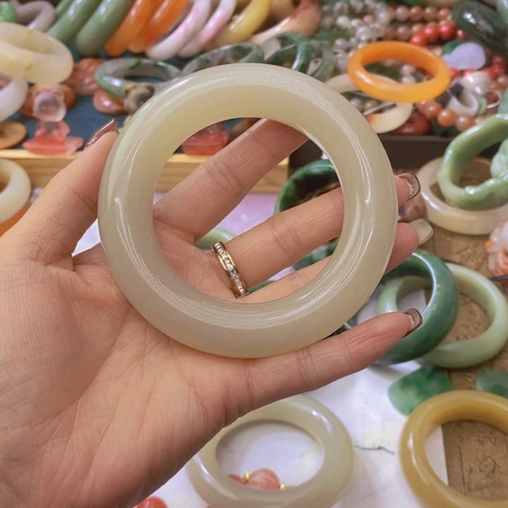 石英质玉手镯未镶嵌向**升