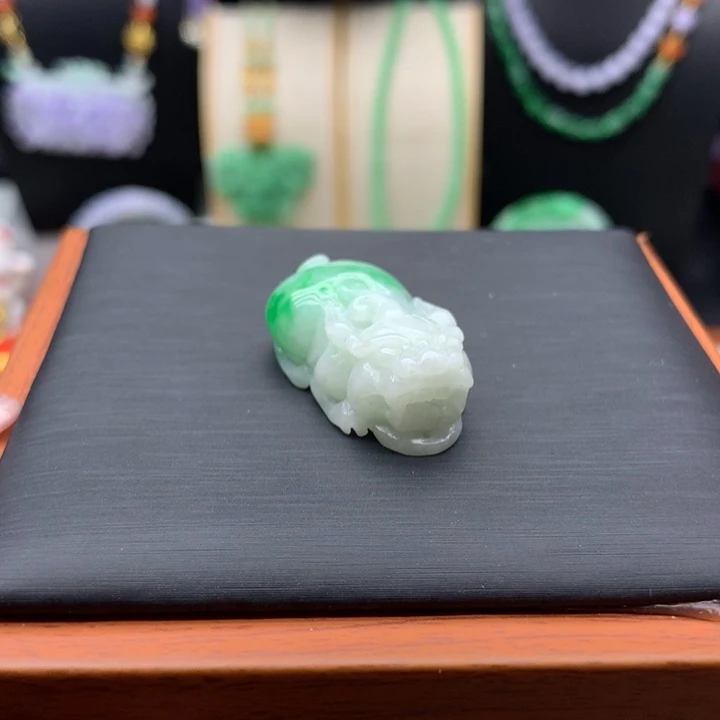 翡翠未镶嵌颈饰翡翠貔貅
