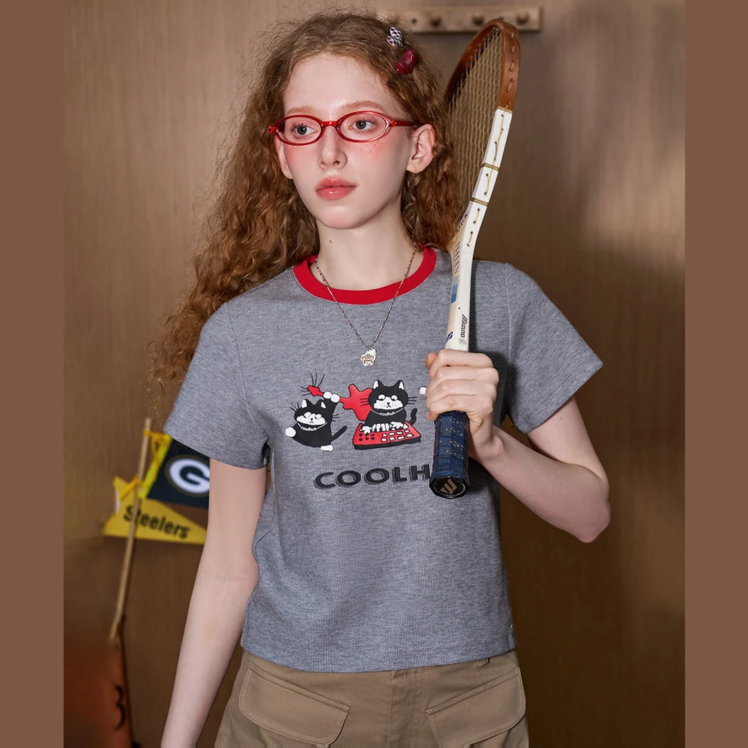 Coolhut【马琦尧专属】正肩印花撞色领口圆领短款女T恤CSBT6774