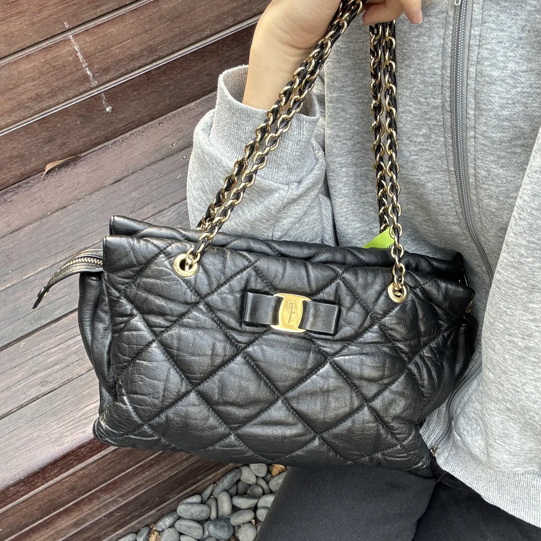 95新 FERRAGAMO/菲拉格慕 【小考拉】菲拉格慕 黑色泡芙单肩包