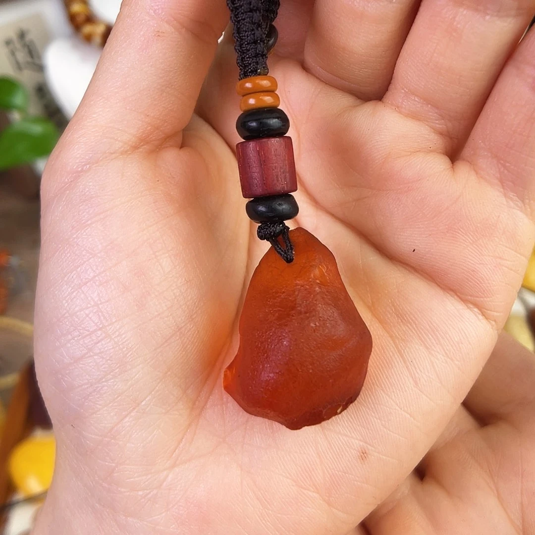 琥珀珠宝奇石未镶嵌，