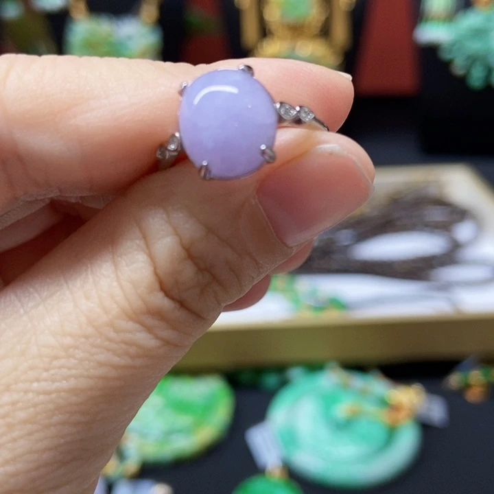 翡翠未镶嵌颈饰戒指