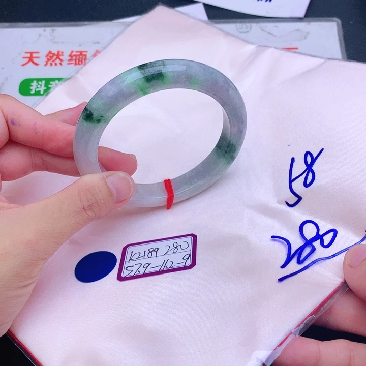 翡翠手镯未镶嵌我