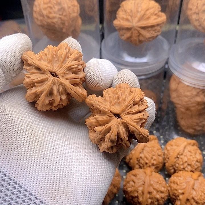 文玩核桃吊坠谷***周麦穗虎头