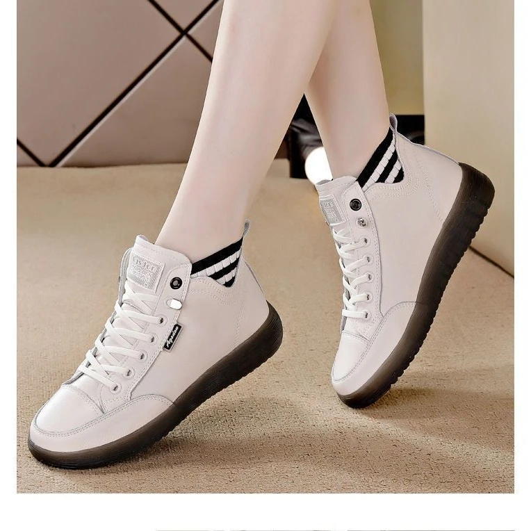 软皮软底单鞋女春秋季新款小白鞋百搭休闲轻便防滑运动鞋潮流板鞋