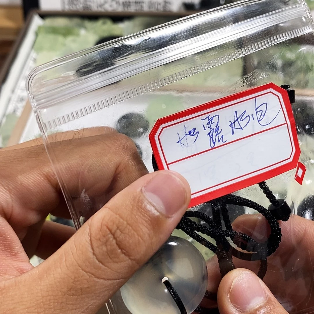 如***电蛇纹石玉未镶嵌颈饰