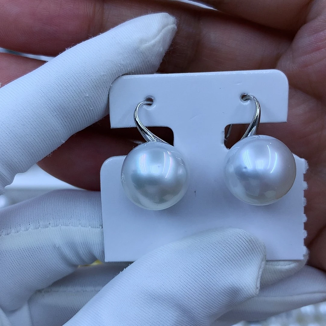 18K金镶嵌海水珍珠耳饰