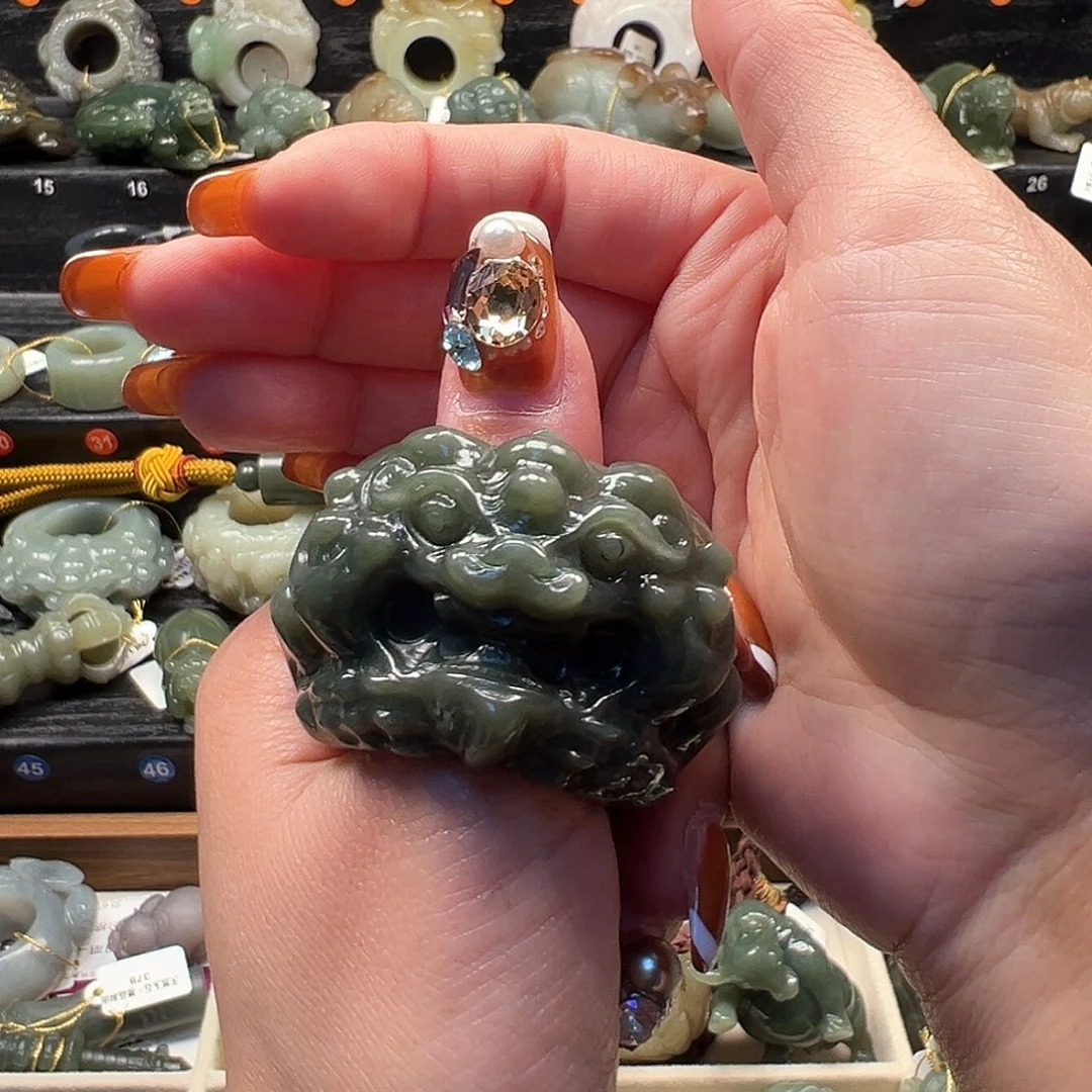 墨***璃和田玉未镶嵌戒指貔貅 免费扩圈