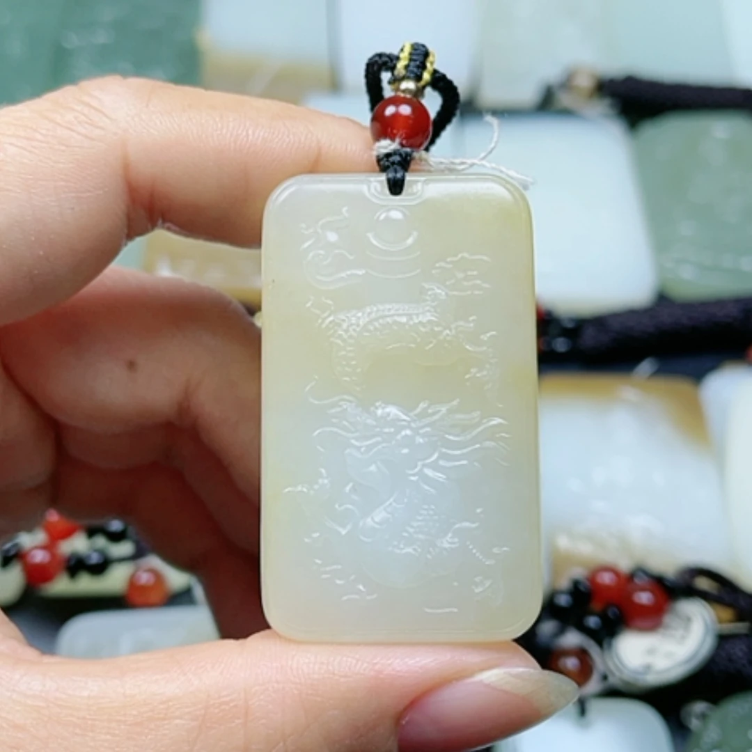 【闪购商品】和田玉未镶嵌颈饰熊**月