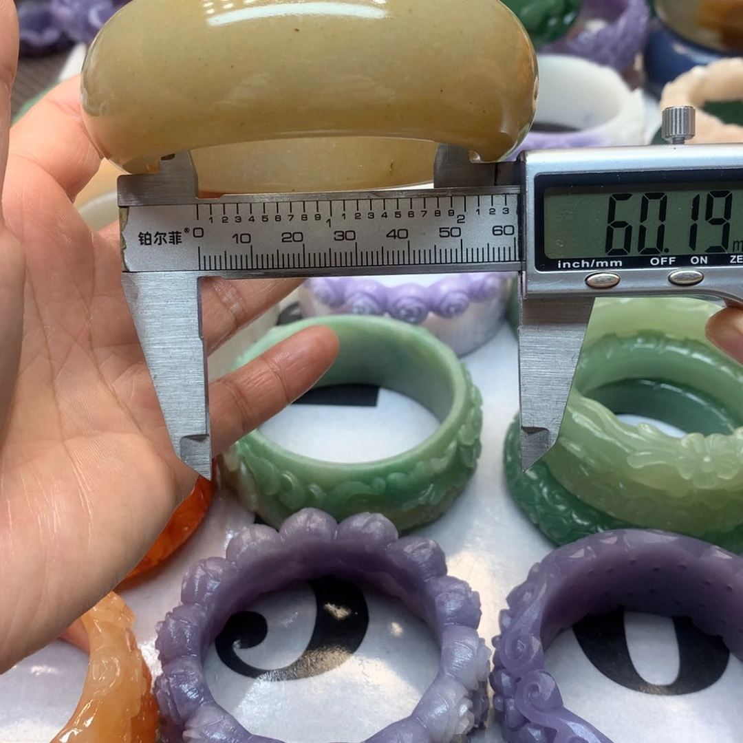未镶嵌手镯石英质玉