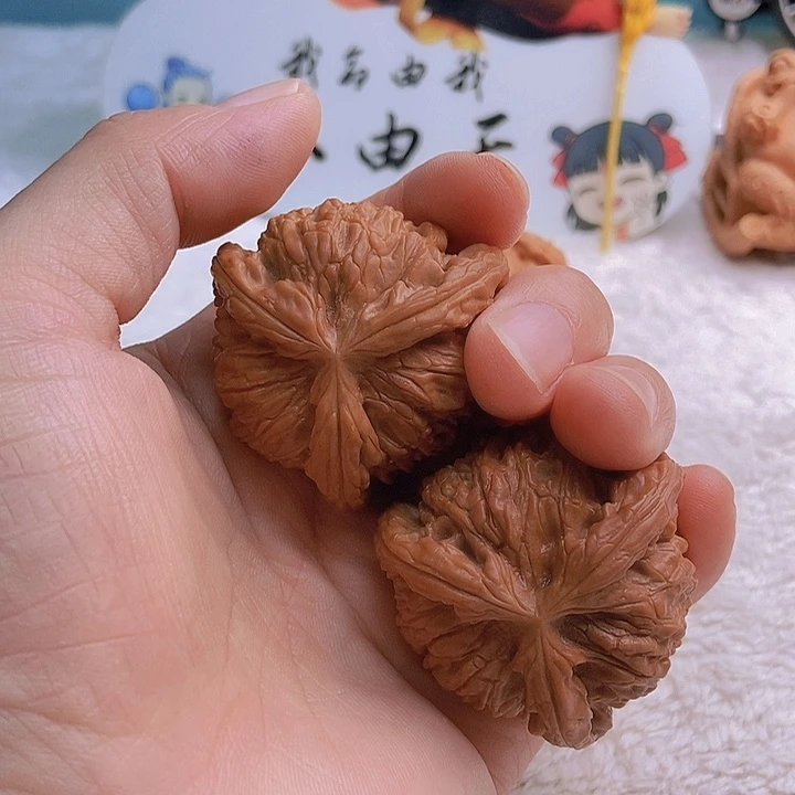 吊坠文玩核桃?三棱