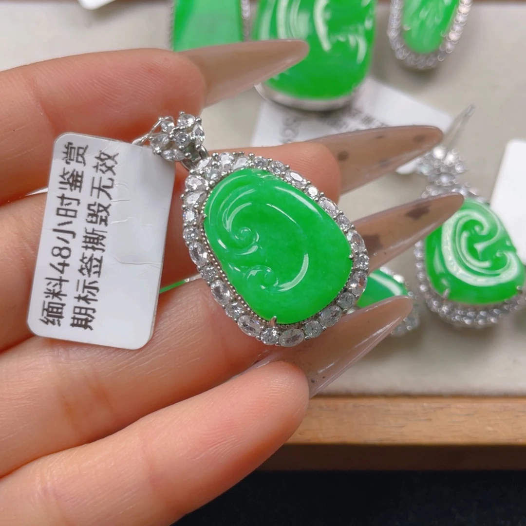翡翠颈饰银S925镶嵌翡翠