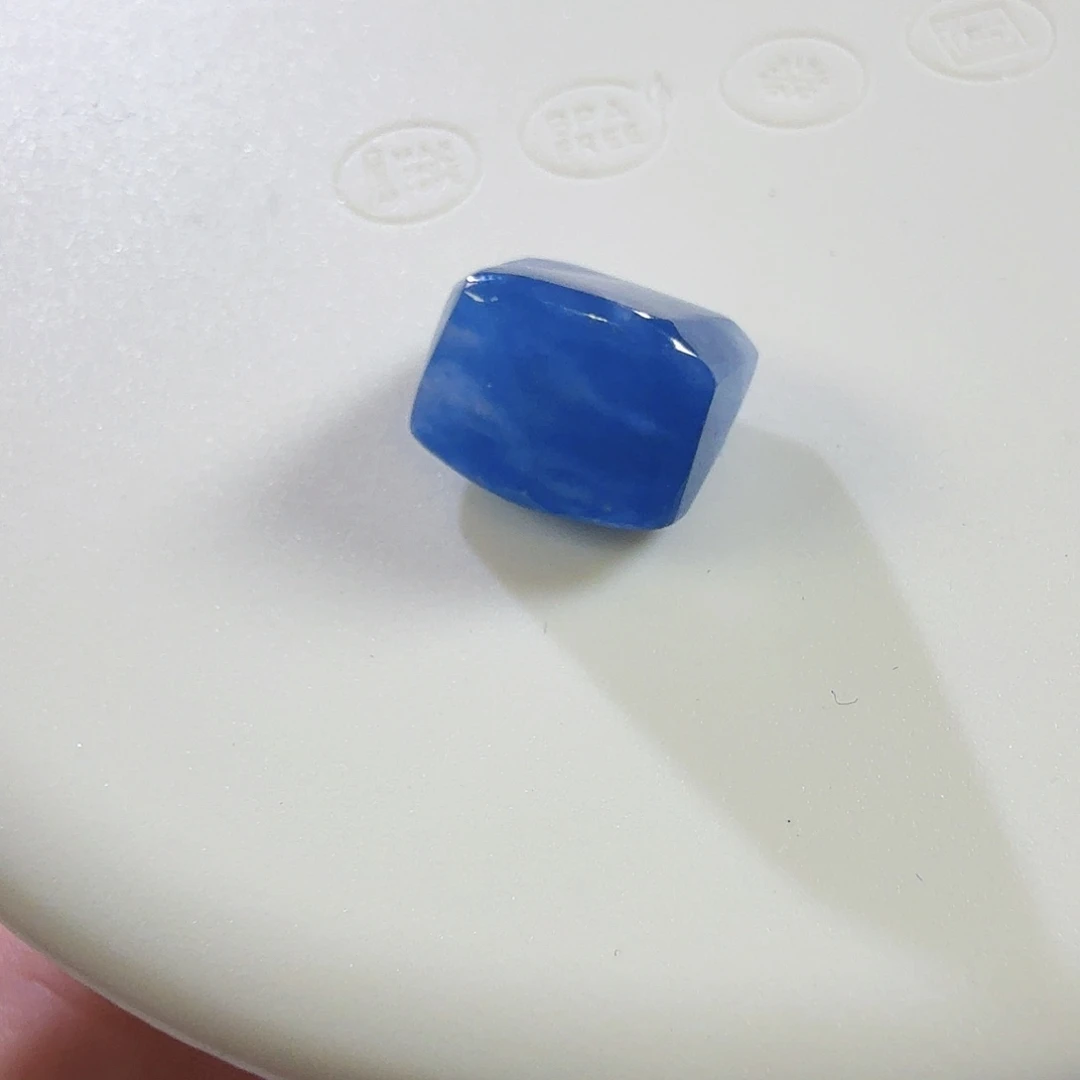 翡翠未镶嵌颈饰裸石