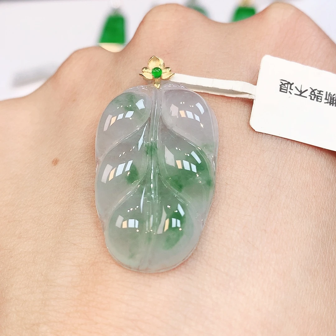 翡翠18K金镶嵌颈饰