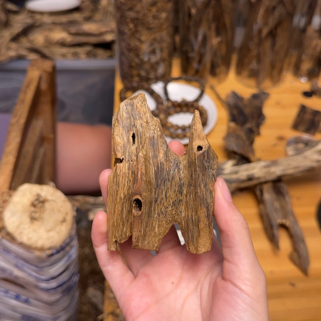 沉香碎屑沉香白棋块料17克