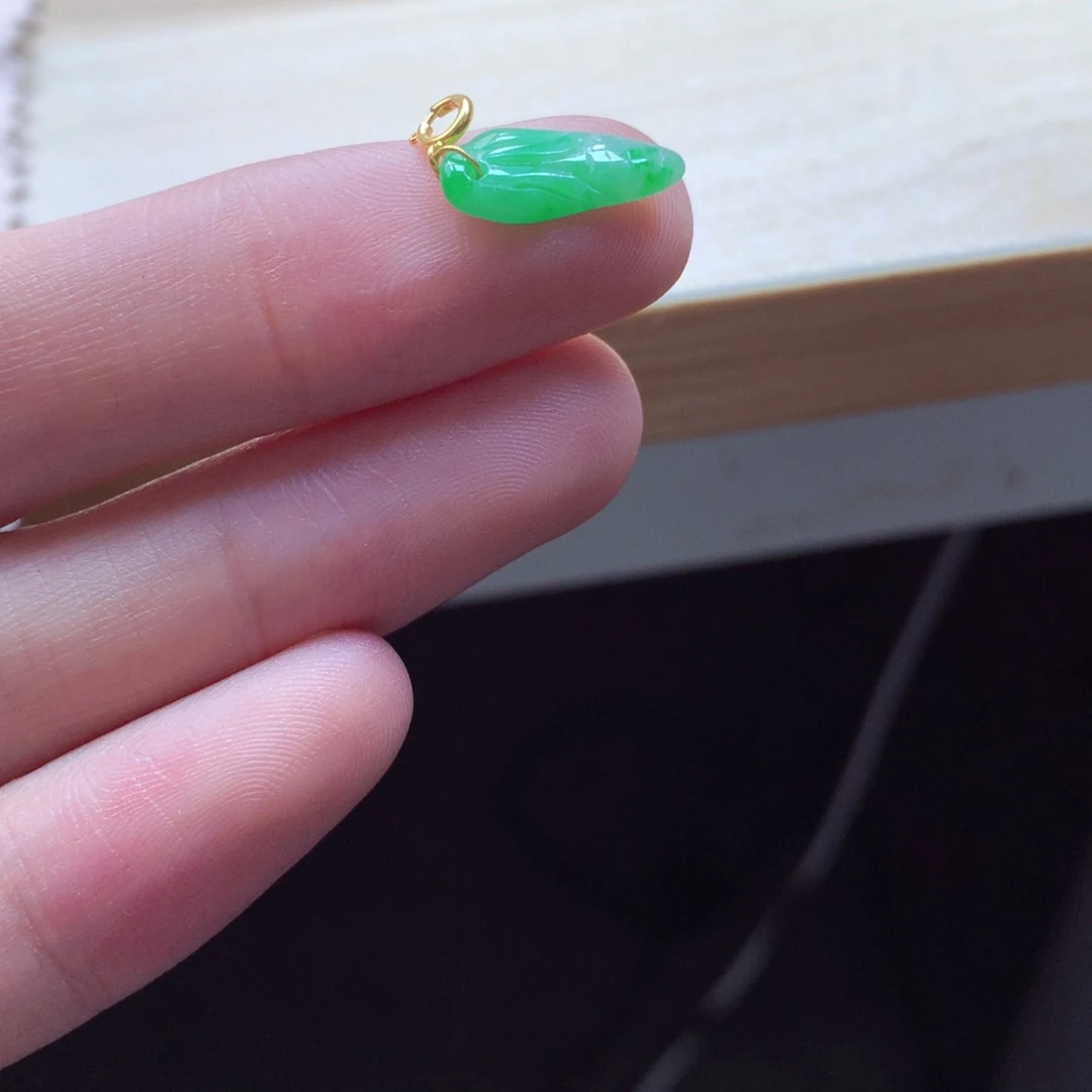 翡翠颈饰18K金镶嵌吊坠