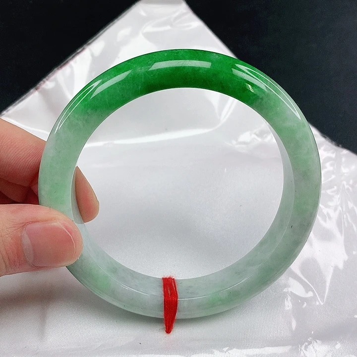 翡翠手镯未镶嵌圈63。0B02