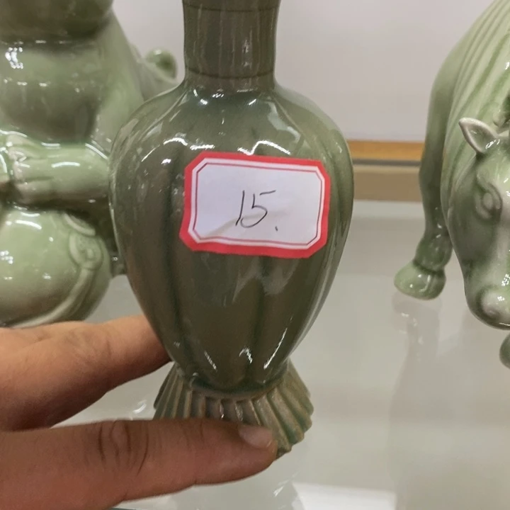 摆件青瓷花口瓶15