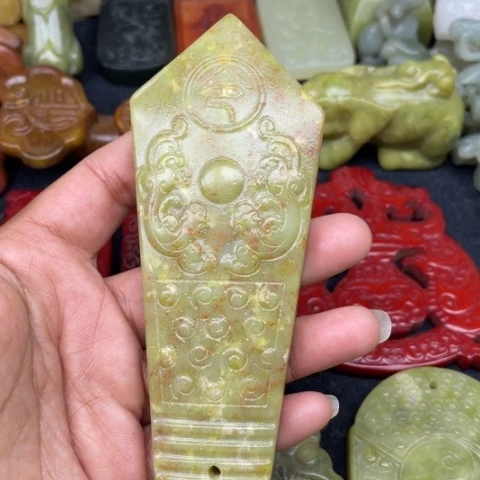 蛇纹石玉颈饰未镶嵌18