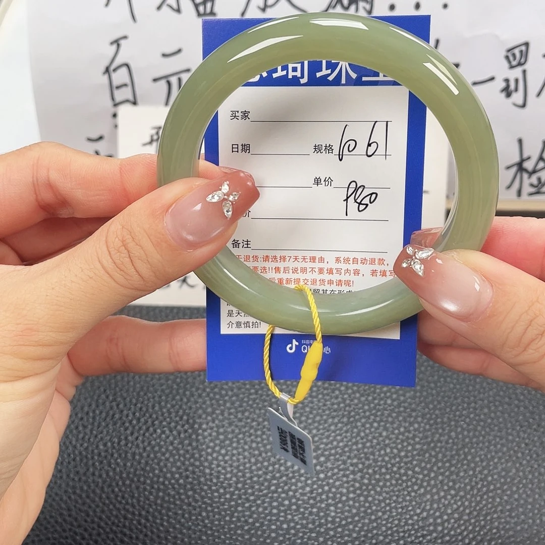 和田玉未镶嵌手镯