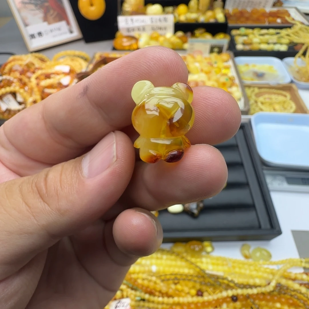 琥珀未镶嵌裸石2.28克有瑕